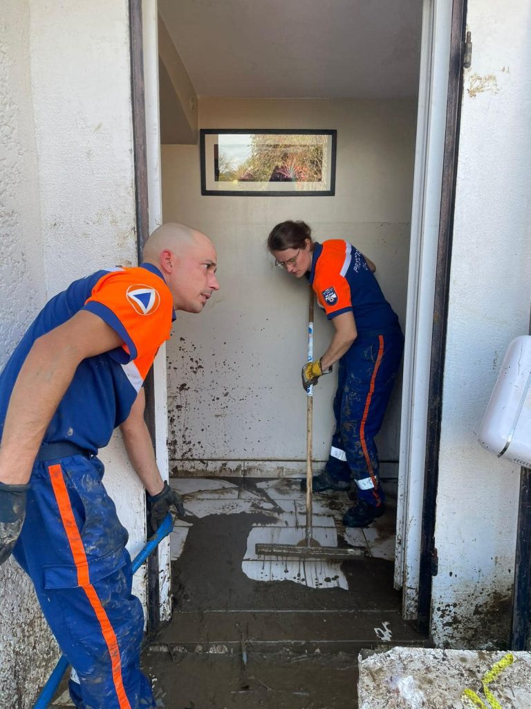 alt = la protection civile mobilisée lors des inondations à Givors